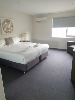 Carlton Suites